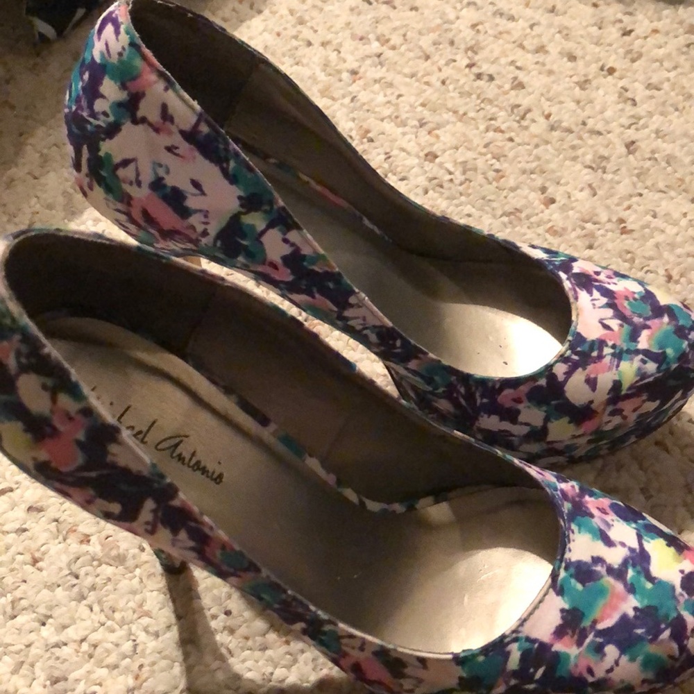 michael antonio high heels.